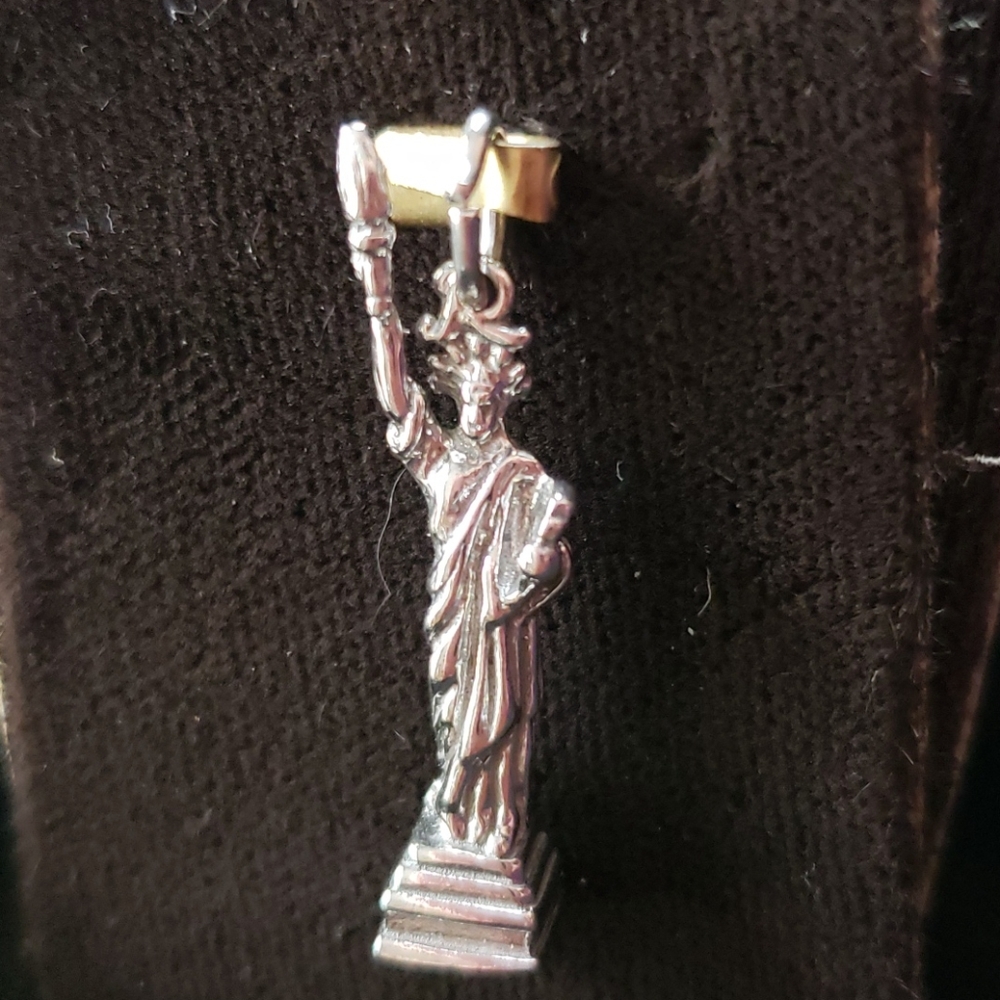Sterling silver Statue of Liberty charm